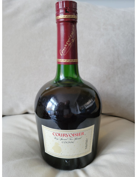 Courvoisier Tres Special VS Cognac 010