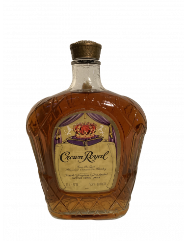 Crown Royal Fine de Luxe Blended Canadian Whisky 01
