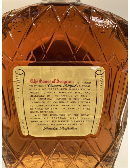 Crown Royal Fine de Luxe Blended Canadian Whisky 07