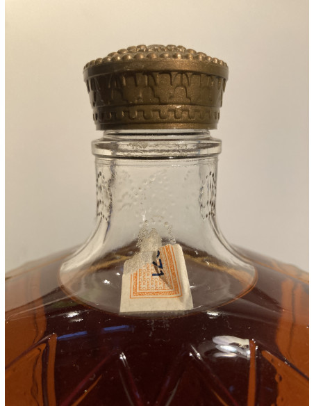 Crown Royal Fine de Luxe Blended Canadian Whisky 08