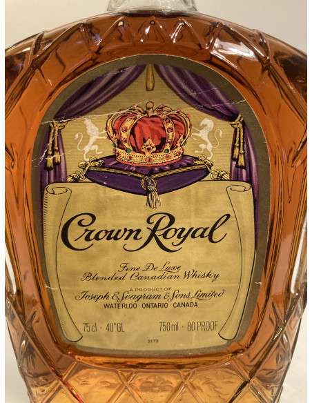 Crown Royal Fine de Luxe Blended Canadian Whisky 010
