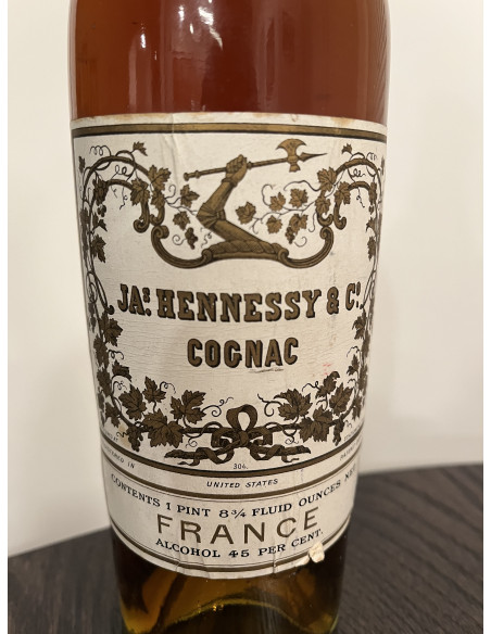Hennessy Cognac JAs. Hennessy & Co. Three Stars 010