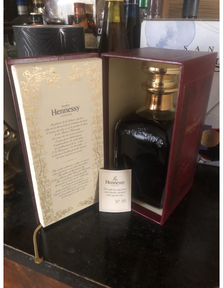 Hennessy Cognac Library Tome Red Book 09
