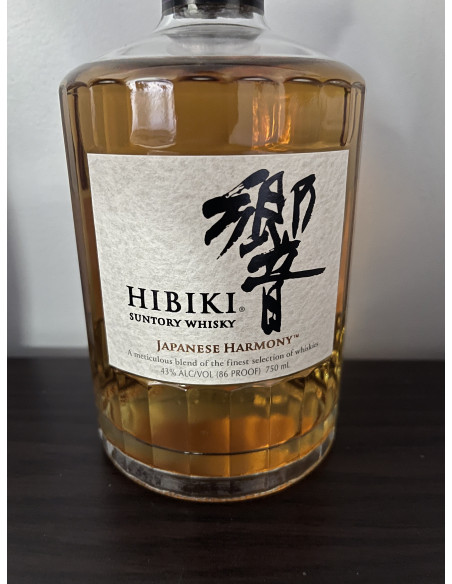 Suntory Hibiki Japanese Harmony Whisky 011