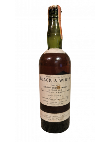 James Buchanan Black and White 8 Year Old Fine Blended 01
