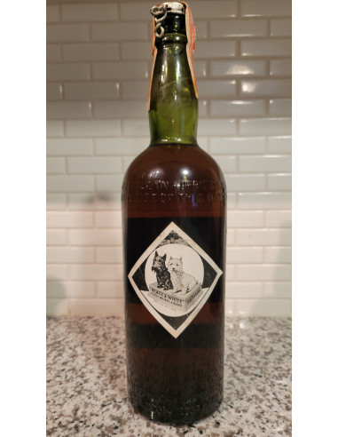 James Buchanan Black and White 8 Year Old Fine Blended | cabinet7