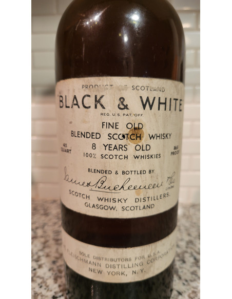 James Buchanan Black and White 8 Year Old Fine Blended 011