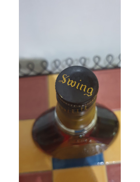 Johnnie Walker Swing Blended Scotch 010