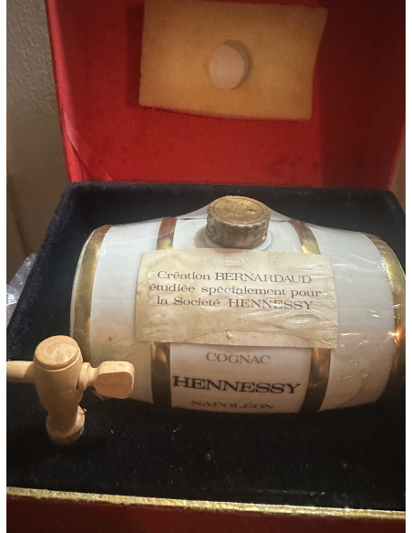 Hennessy Cognac Napoléon White Barrel Porcelaine 1980s 08