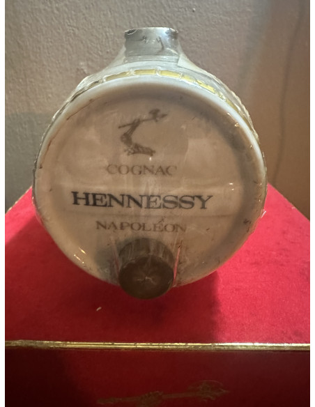 Hennessy Cognac Napoléon White Barrel Porcelaine 1980s 09