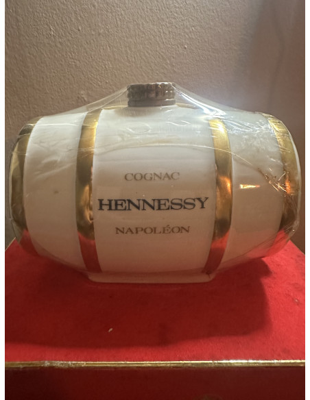 Hennessy Cognac Napoléon White Barrel Porcelaine 1980s 011