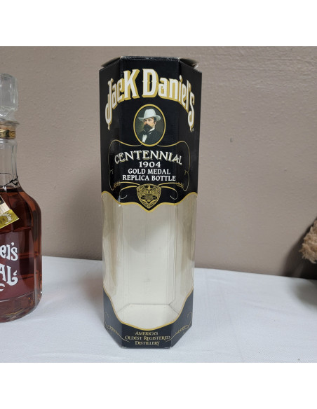 Jack Daniels 1904 Centennial Gold Medal Replica Bottle 1.5L 013