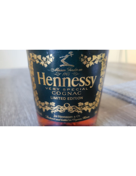 Hennessy Cognac Limited VS edition in Honor of the 44th president 011