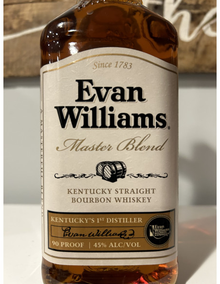 Evan Williams Master Blend Kentucky Straight Bourbon Whiskey 010