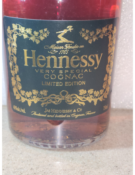 Hennessy Cognac VS Limited Edition in honor of the 44th President 010