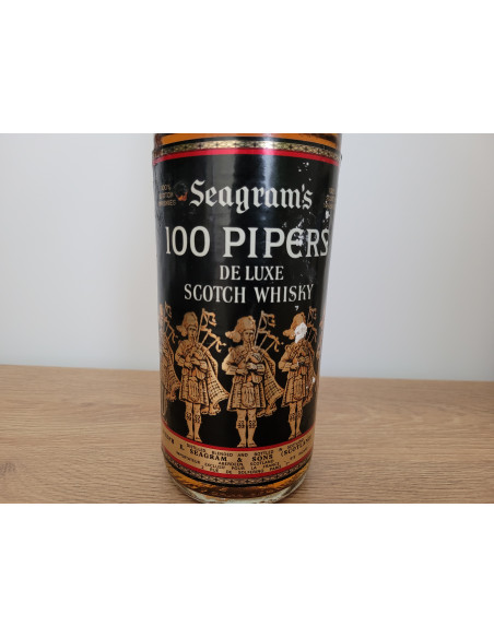 Seagram's 100 Pipers de Luxe Scotch Whisky 010