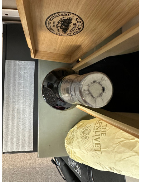 The Glenlivet Distillerie Cellar Collection 1967 Whisky 011