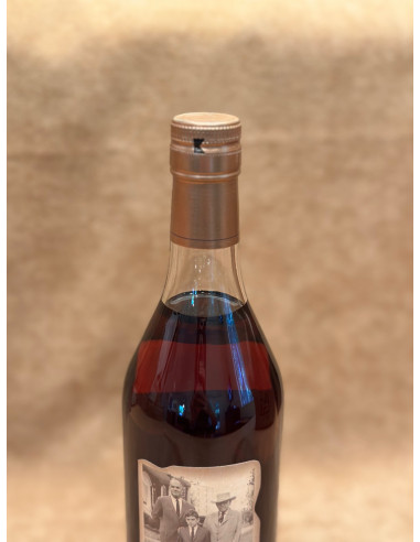 Pappy Van Winkle Family Reserve 23 Year Old Whisky cabinet7