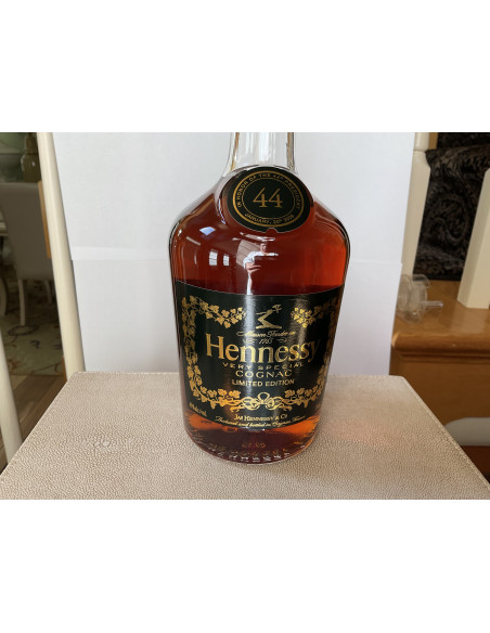 Hennessy Very Special Cognac Limited Edition in honor of the 44th President 011