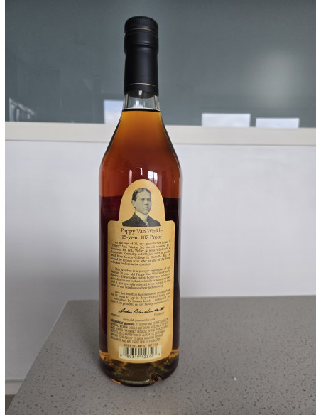 Pappy Van Winkle Family Reserve 15 Years Old Whiskey 07