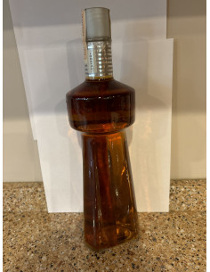 La Tour 1979 CN Tower Canadian Whisky 02