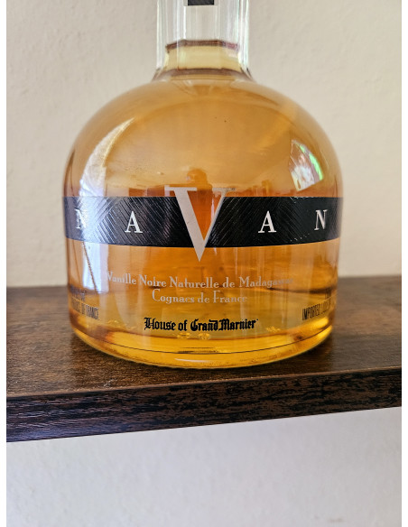 House of Grand Marnier Navan Madagascar Black Vanilla 010