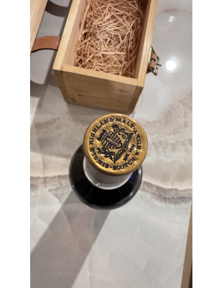 The Macallan Whisky 25 Years Old Anniversary Malt 011