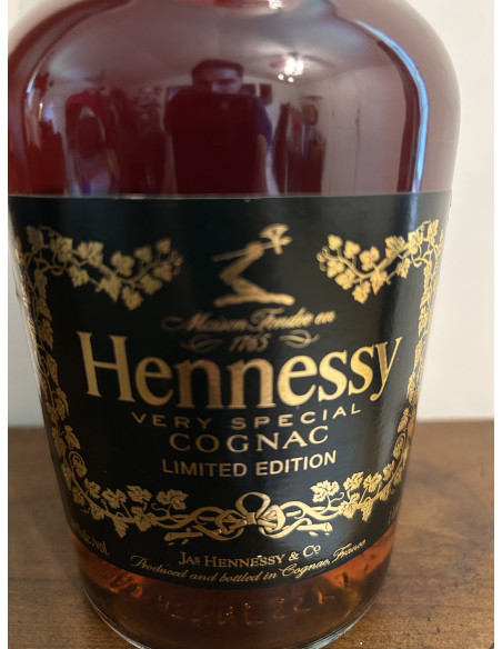 Hennessy Cognac VS Limited Edition in honor of the 44th President 010