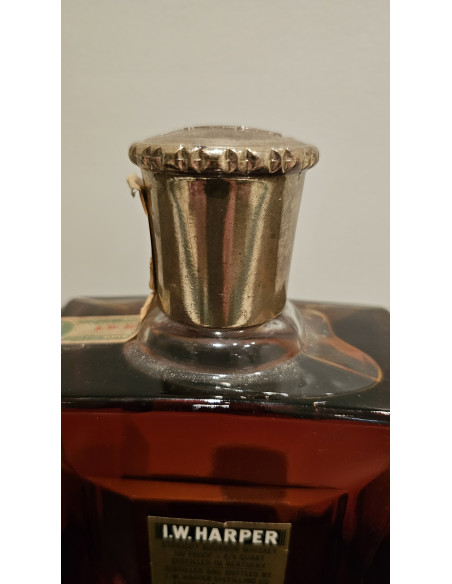 I.W. Harper Medaillon Glass Decanter Bottled in Bond Fall 1955 Fall 1960 010