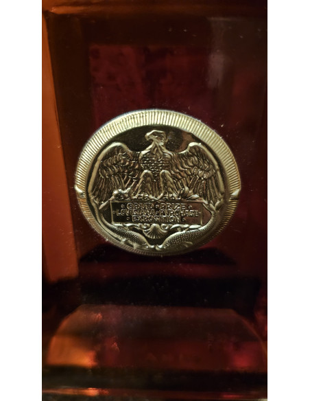 I.W. Harper Medaillon Glass Decanter Bottled in Bond Fall 1955 Fall 1960 014