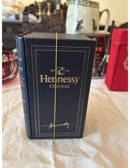 Hennessy Cognac Library Decanter 1980s 08