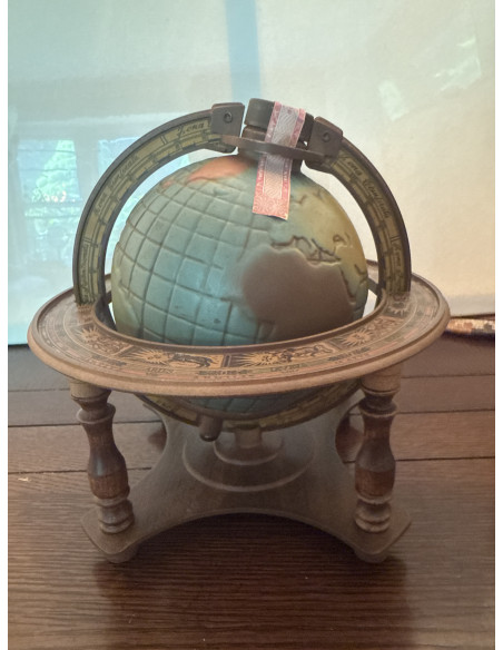 Jim Beam  100 Month Old Globe Decanter Bottled 1980s 08