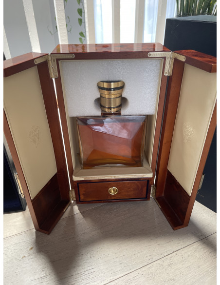 Johnnie Walker  The John Walker blended scotch whisky Baccarat Crystal Decanter Batch 17 014