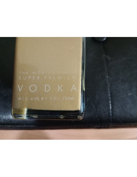 Trump Super Premium Vodka 012