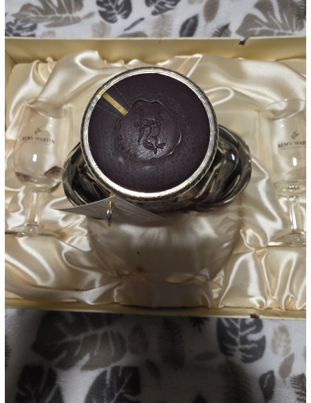 Remy Martin XO Special Fine Champagne Cognac 1990s with Box & Glasses 011