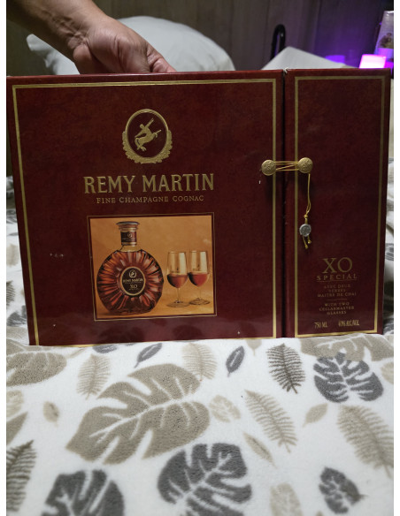 Remy Martin XO Special Fine Champagne Cognac 1990s with Box & Glasses 013