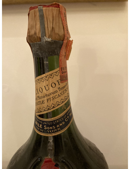 DOM Benedictine DOM Bénédictine Liqueur 23/32 Quart Julius Wile Import 1960s 08