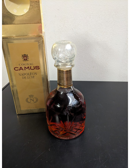 Camus Napoléon De Luxe Cognac Cut-Glass Decanter 1990s 010