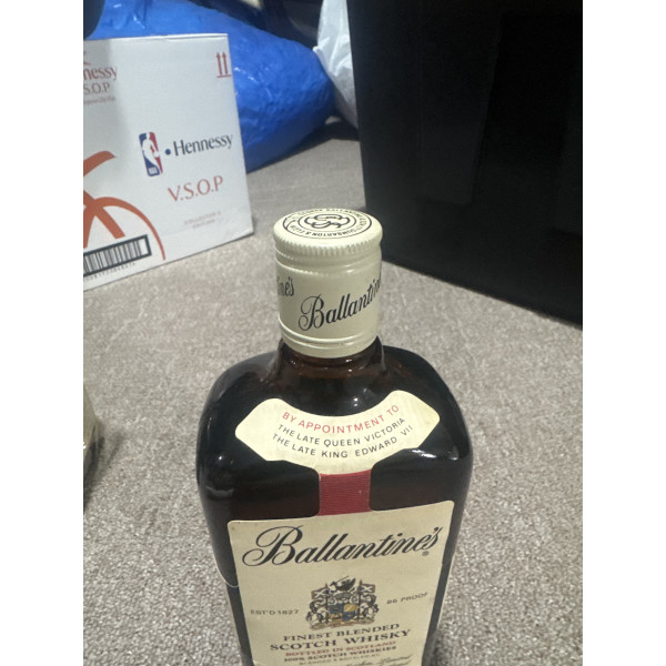 Ballantines Ballantine's Finest Blended Scotch Whisky 86 Proof 1980s.3