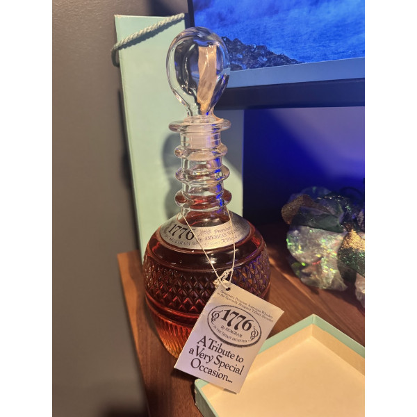 1776 by Seagram and Tiffany and co Seagram's 1776 Premium American Whiskey Tiffany & Co. Decanter 1976.1