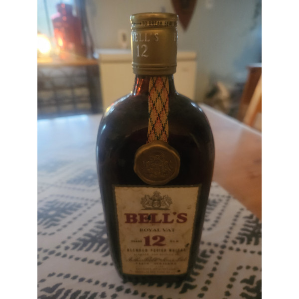  Bell's Royal Vat 12 Year Old Blended Scotch Whisky 75.7cl 1970s.1