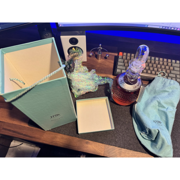 1776 by Seagram and Tiffany and co Seagram's 1776 Premium American Whiskey Tiffany & Co. Decanter 1976.2