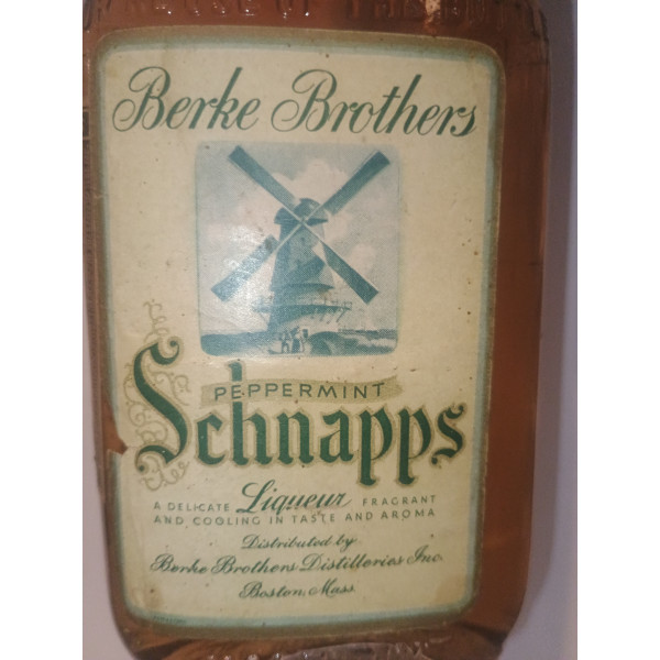 Berke brothers Peppermint schnapps 237mL.5