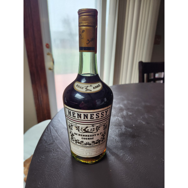 Hennessy Cognac Bars arme.1