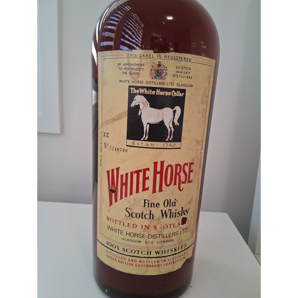 White Horse White Horse Fine Old Scotch Whisky 750ml 1970s.5