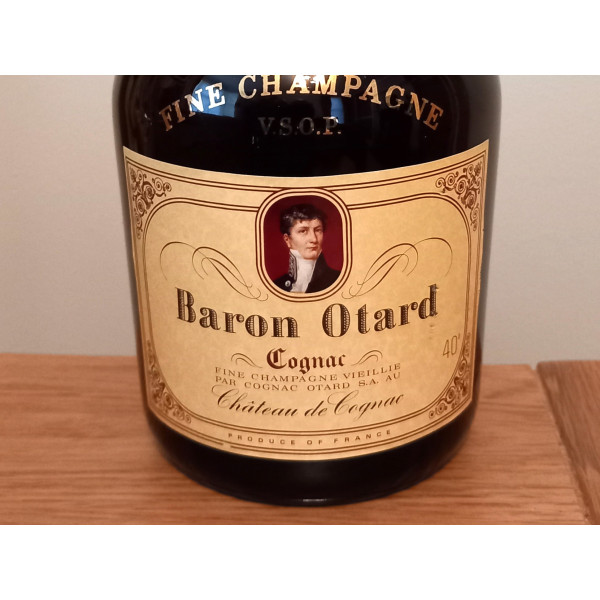 Otard Cognac VSOP set with wedding glass "Souvenir de la Fete".5