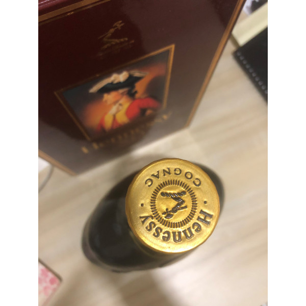Hennessy Cognac XO with box.4
