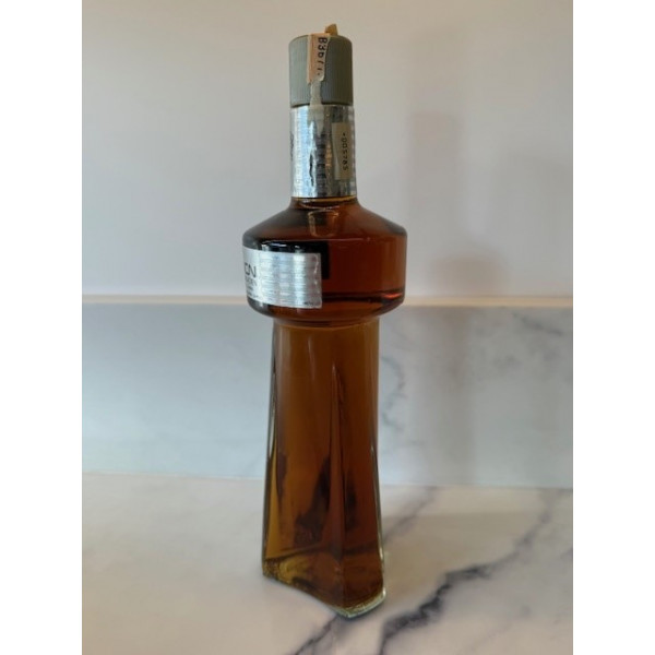 McGunness CN Tower Canadian Whiskey.3