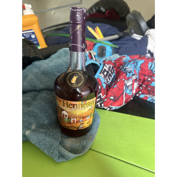 Hennessy Cognac V.S. Os Gemeos Limited Edition Cognac.1