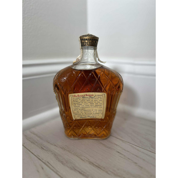 Seagram\'s Seagram's Crown Royal Rare Old Canadian Whisky 25oz 1970s.2